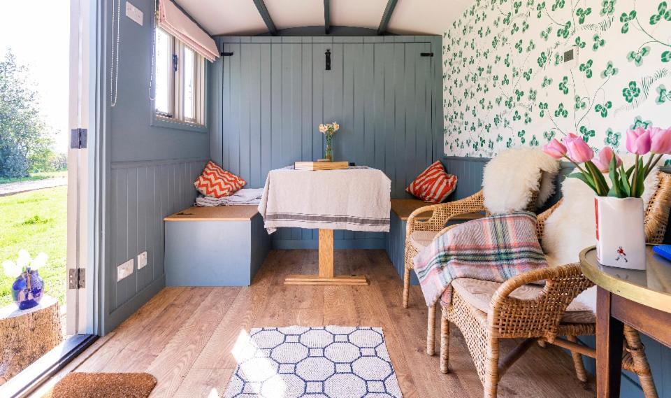 Old King William Shepherd Huts And Private Hot Tubs In North Norfolk Hunworth Buitenkant foto