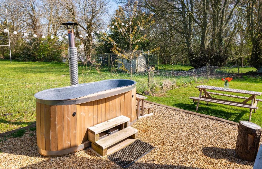 Old King William Shepherd Huts And Private Hot Tubs In North Norfolk Hunworth Buitenkant foto